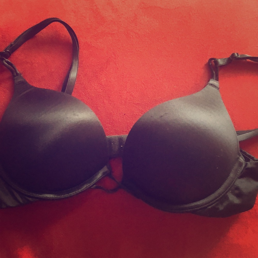 32AA Victoria’s Secret bombshell plunge